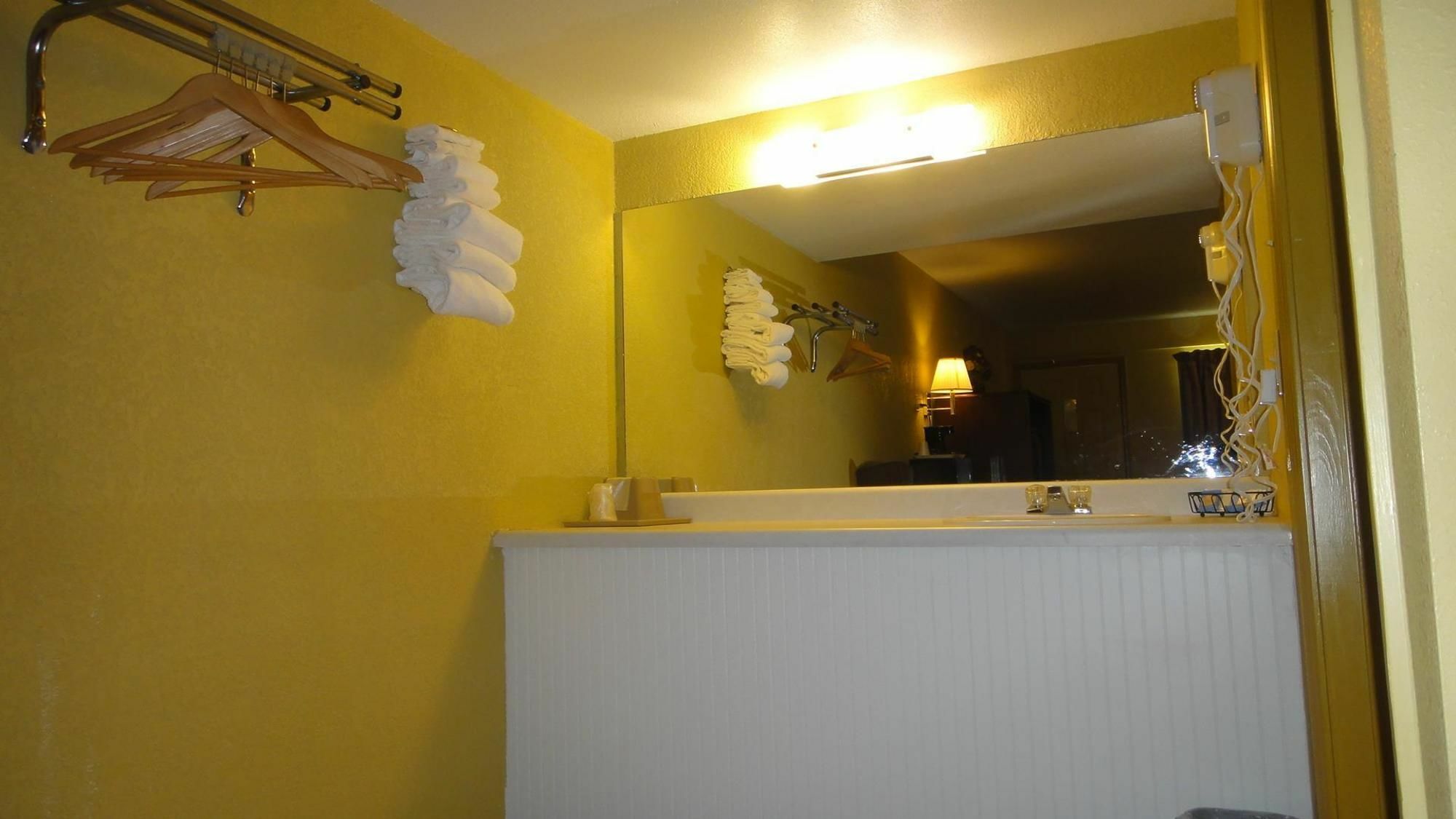Relax Inn St. Robert Exterior foto